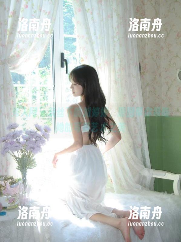 秀人网-刘婷婷 秀人网 - 灰丝下的刘婷婷,原图带你领略她的写真艺术之美
