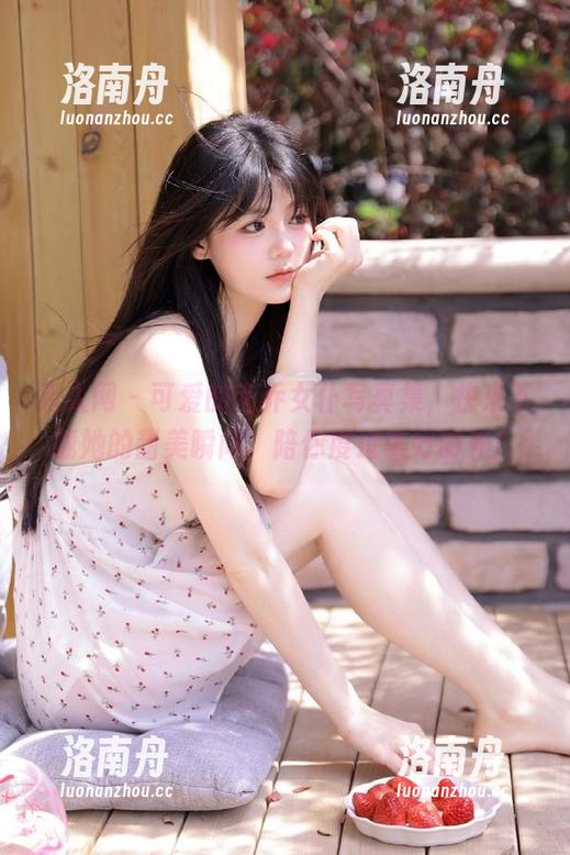 秀人网-南乔 秀人网 - 可爱的南乔女仆写真集,快来下载她的甜美瞬间,陪你度过美好时光!