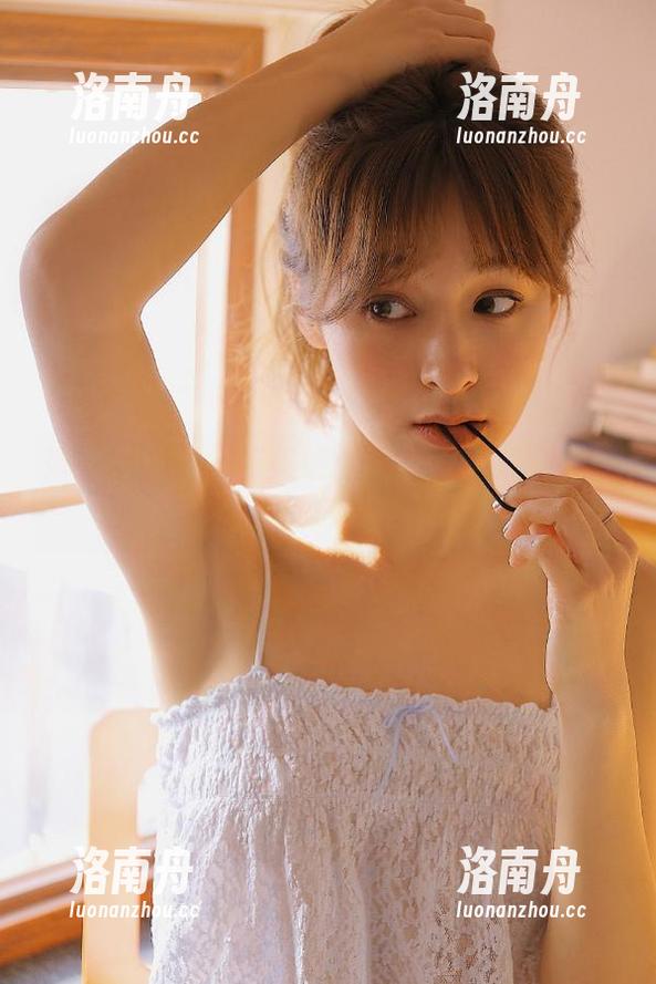 秀人网-周慕汐 秀人网 - 寓意与美感:周慕汐长腿写真图册背后的故事与灵感