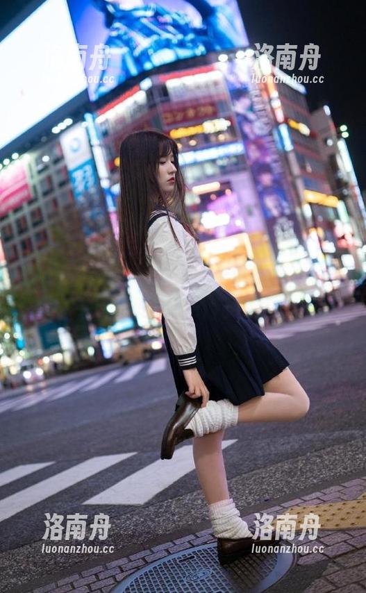 秀人网-大琪琪Emily 秀人网 - 化身最美JK,大琪琪Emily写真集引发资源热潮,不容错过!