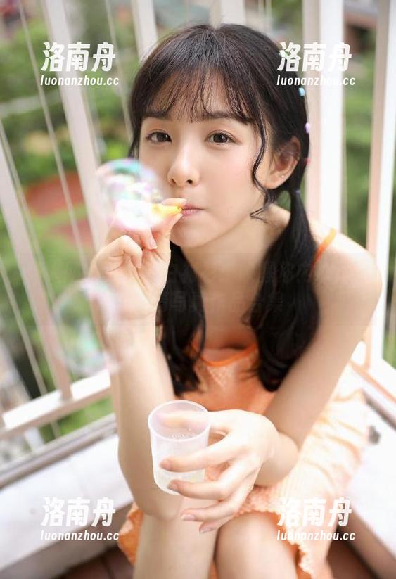 秀人网-奶酥 秀人网 - 奶酥的白衬衫:唤醒你内心深处的高清写真作品合集