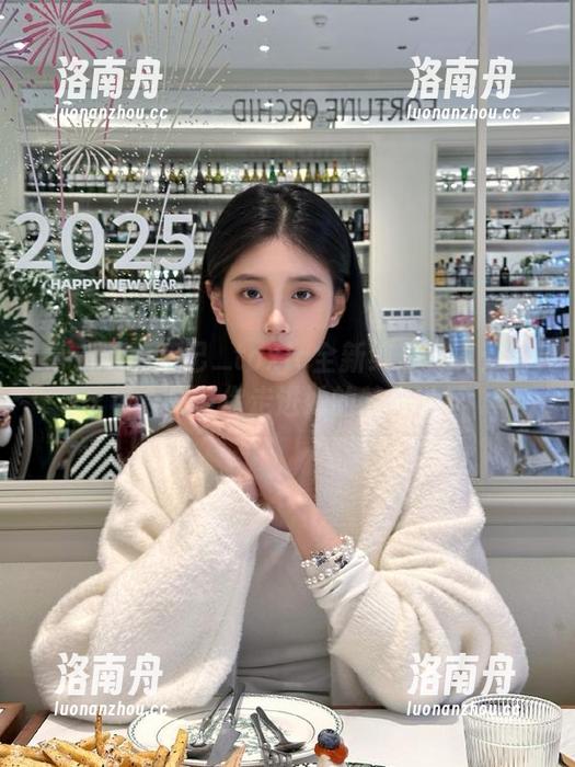 秀人网-妲己_toxic 秀人网 - 妲己_toxic全新纯白写真:图包合集带你走进她的梦幻世界