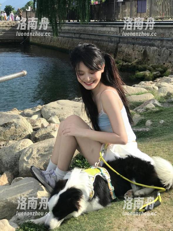 秀人网-娜露Selena 秀人网 - 娜露Selena写真剧情揭秘:丰富图库中包含免费下载的美丽瞬间