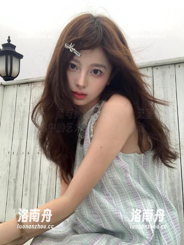 秀人网-媃柔 秀人网 - 媃柔与她的美脚作品:无圣光摄影中的艺术之美,令人心动