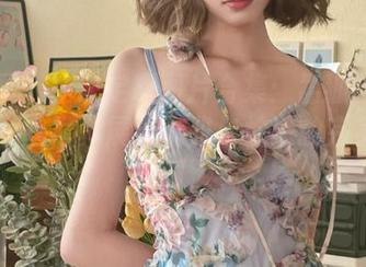 秀人网 – 精致定制图片合集：孟狐狸FoxYini黑丝写真展现优雅与性感的完美结合！