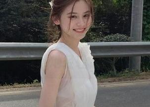 秀人网 – 安琪裸足写真图集：仿佛能听见脚尖与草地轻轻低语的声音