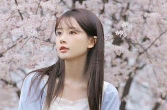 秀人网 – 小九月的浴缸创作：捕捉原图背后的故事与灵感