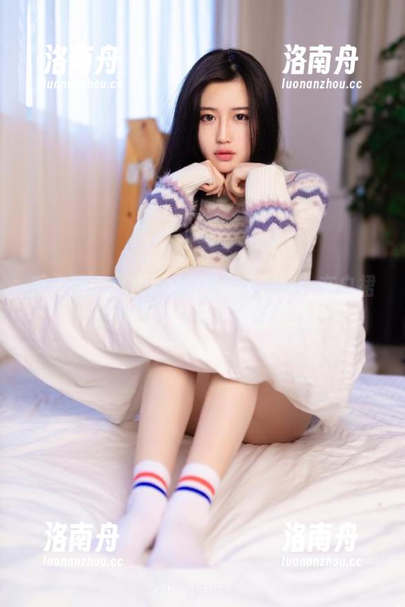 秀人网-小樱koko 秀人网 - 小樱koko写真集更新:在白裙的飘动中感受生活的诗意