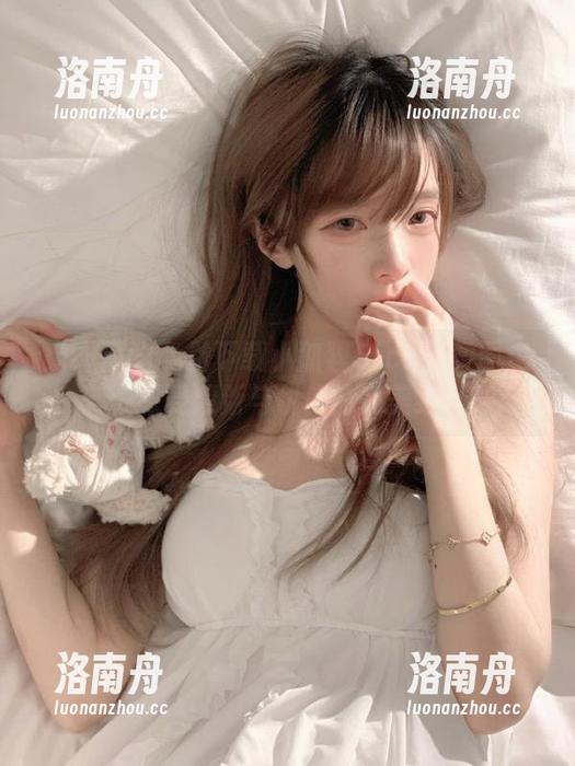 秀人网-小狐狸Sica 秀人网 - 免费下载小狐狸Sica温柔图包:感受清新与优雅的完美结合
