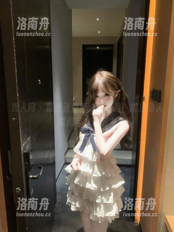 秀人网-张庭蓉 秀人网 - 精选张庭蓉泳装套图,捕捉动人瞬间与水下魅力