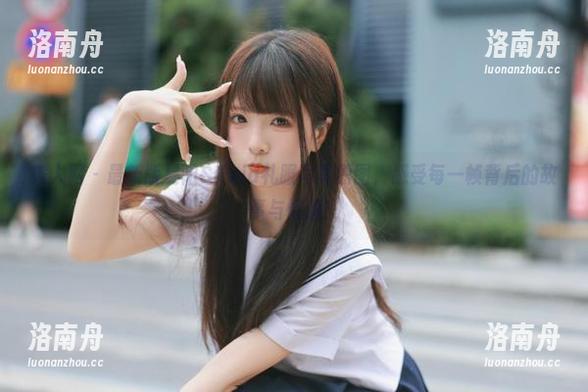 秀人网-易阳Silvia 秀人网 - 最新版易阳Silvia礼服写真原图,感受每一帧背后的故事与情感!