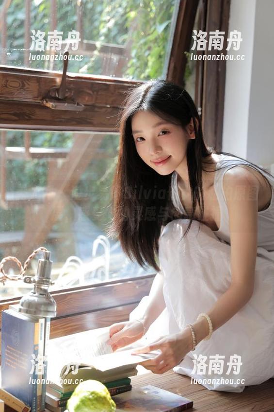 秀人网-易阳Silvia 秀人网 - 漫步易阳Silvia修女的私拍原图展,感受她的灵感与创意碰撞