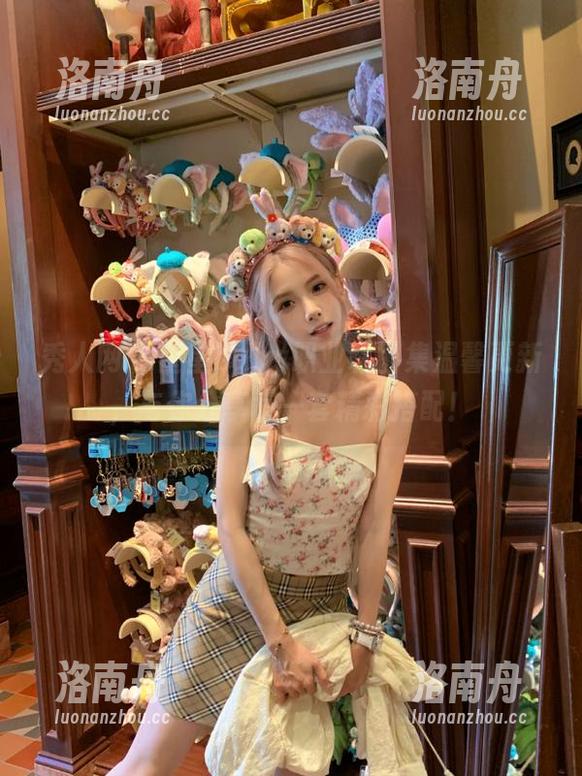 秀人网 - 星星baby职业装图集温馨更新，与你分享每一套精彩搭配！