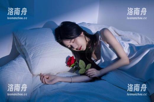 秀人网-李七喜 秀人网 - 当李七喜遇上眼镜:私房美图中的幽默小插曲!