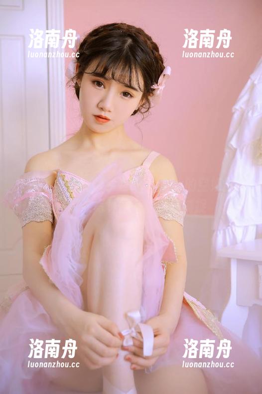 秀人网-杨紫嫣Cynthia 秀人网 - 发现杨紫嫣Cynthia的空姐世界:精致写真图集的完美捕捉