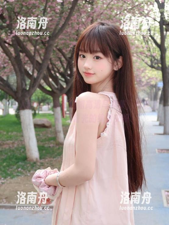 秀人网-林悠悠 秀人网 - 林悠悠姐姐高清写真集,展现女性之美与时光的绚丽交织