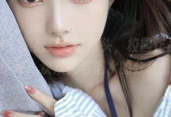 秀人网 – 跟随果儿的镜头，校园作品集带你见证每一次欢笑与泪水的分享时刻！