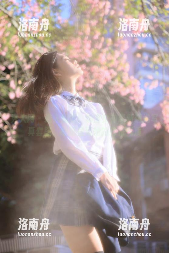 秀人网-灿宝 秀人网 - 逃入仙境:灿宝女神最新精选写真套图,细腻呈现她的独特气质