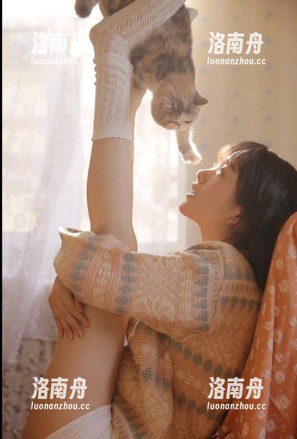 秀人网-甜七七 秀人网 - 甜七七女友全套写真,传递热情与梦幻,让你在每一张照片中找到温暖与感动!