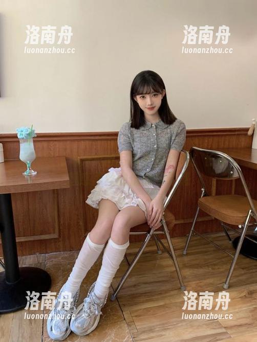 秀人网-糯米NM 秀人网 - 糯米NM写真美图合集:长裙与魅惑黑丝的优雅与诱惑