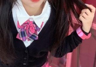 秀人网 – 体验艺轩的吊带写真作品集：细腻与大胆之间，时尚的全新表达