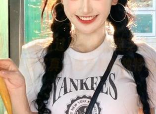 秀人网 – 不可错过！在线浏览芝芝Booty姐姐的原图写真，感受她的独特魅力！