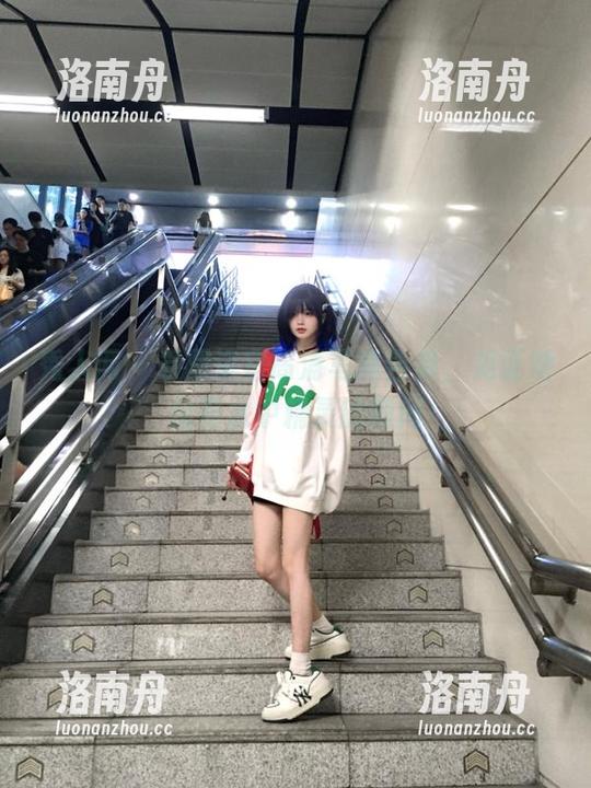 秀人网 - 袁圆浴室高清写真合集，见证她化身水中精灵的瞬间