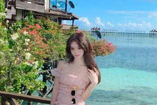 秀人网 – 高清原图集合：谢晚晚美腿制服写真图册，带你领略她的无限风情