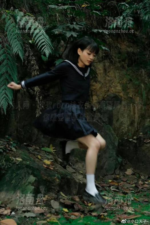 秀人网 - 软软roro泳衣作品高清精选，带你感受夏季轻盈风情