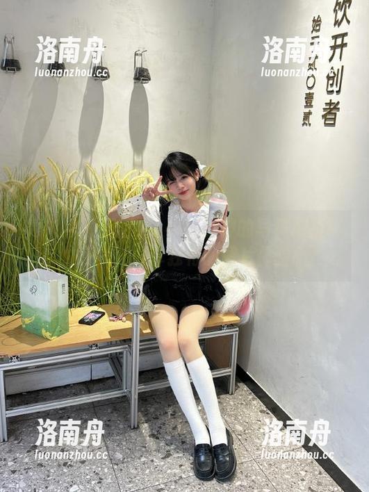 秀人网-雨儿1494 秀人网 - 用雨儿1494女神的写真刷新你的审美,分享独特的图片体验!
