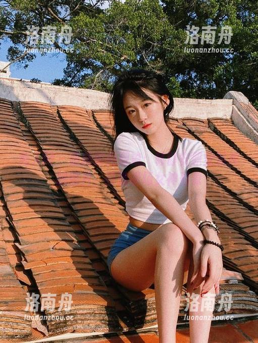秀人网-韩静安 秀人网 - 最新时尚潮流:韩静安职业装美腿照片,打造职场女神形象