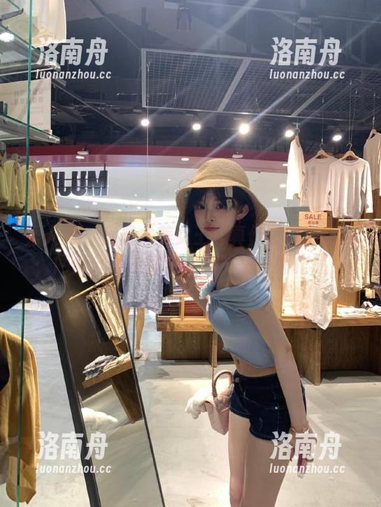 秀人网-风景尤美 秀人网 - 风景尤美女王写真作品震撼上线,网盘分享助你轻松浏览每一幅作品!