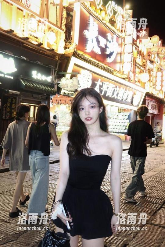 秀人网-鹿小茜 秀人网 - 鹿小茜灰丝写真震撼上线,陪你一起欣赏这些不可多得的美图作品