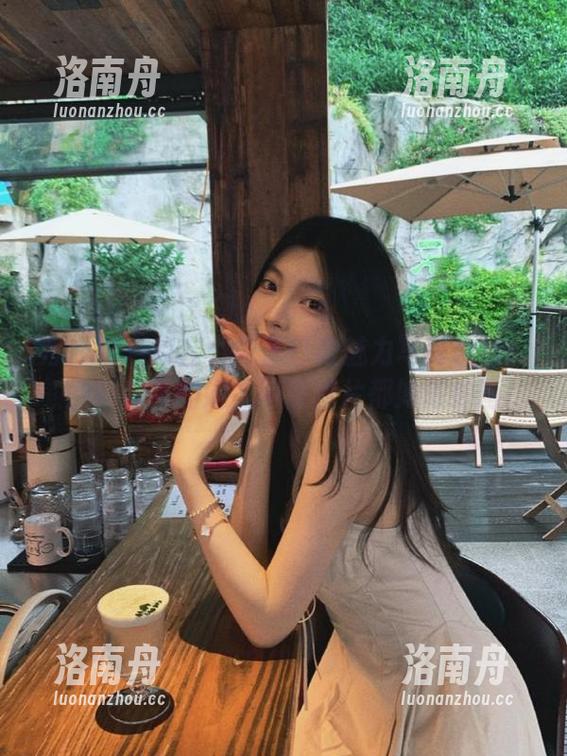 秀人网 - 麻吉小兔子白裙魅力写真合集：回归自然的她，每张图片都如诗如画