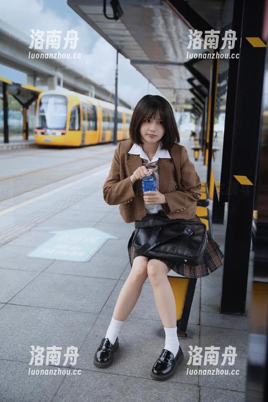 稚乖画册 - 生煎团团独特视角下的女孩写真作品，精美套图一览