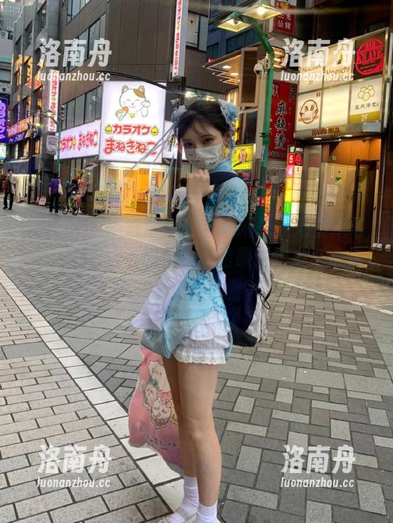 微密圈 - 走近粉色的猪陈佩奇的无圣光写真，展示护士饱含温情的职业生涯与心灵深处的执着