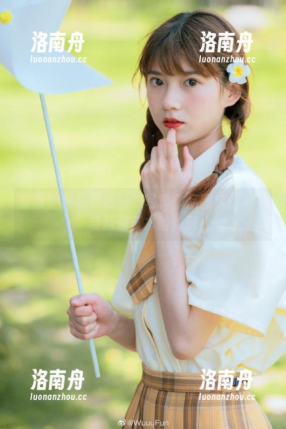 紧急企划-奶昔 紧急企划 - 奶昔丝袜写真作品图库:每一帧都是艺术的体现