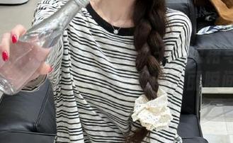 绮梦摄影 – 优雅与诱惑：子涵短裙写真合集，海量图片记录她的美丽瞬间