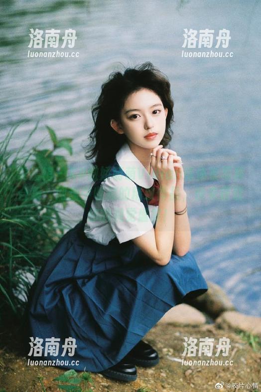 美媛馆-K8傲娇萌萌Vivian 美媛馆 - K8傲娇萌萌Vivian连体衣写真合集,网盘中收藏的精致作品,快来获取你的视觉盛宴!