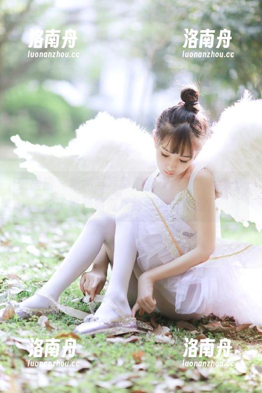 美媛馆-软软子 美媛馆 - 福利与写真的完美邂逅,看看软软子姐姐如何演绎时尚与优雅!
