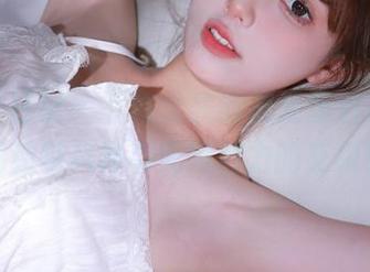 舞蹈生日记 – 下载佳美的美足图包，感受她独特风格与无限魅力的交织！