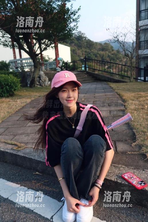 艺图语-Li十七呀 艺图语 - 新鲜出炉!Li十七呀女王图集更新,快来感受她的优雅风采!