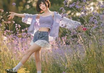 迷人花柒Hana白衬衫高清写真，带你领略不一样的视觉资源