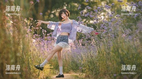 迷人花柒Hana白衬衫高清写真，带你领略不一样的视觉资源
