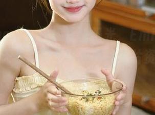 花漾show – 迎接夏日阳光，Emily顾奈奈酱的天台写真将带来高清图片资源的视觉盛宴！