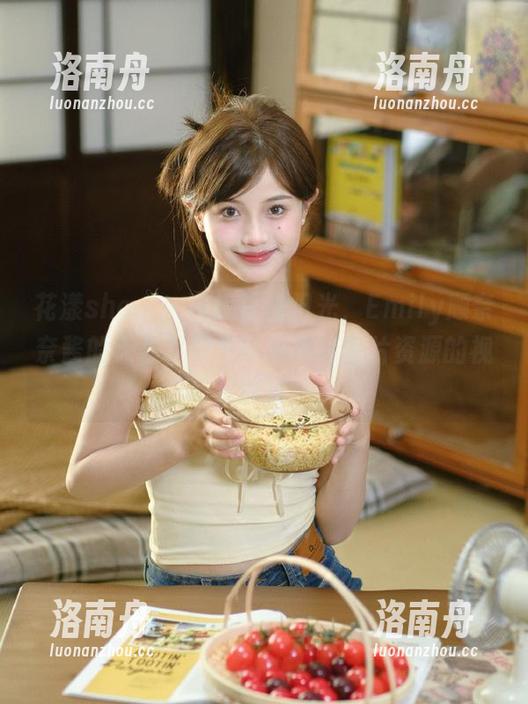 花漾show-Emily顾奈奈酱 花漾show - 迎接夏日阳光,Emily顾奈奈酱的天台写真将带来高清图片资源的视觉盛宴!