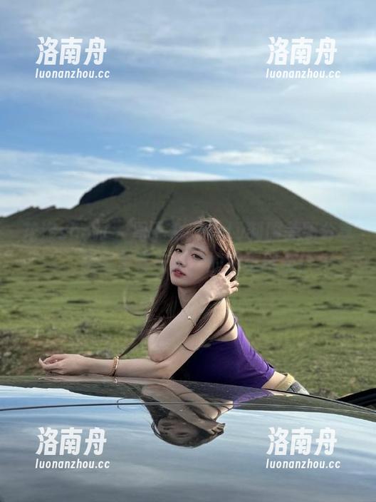 花漾show-周于希sandy 花漾show - 周于希sandy制服美图分享,感受青春与活力的完美结合!