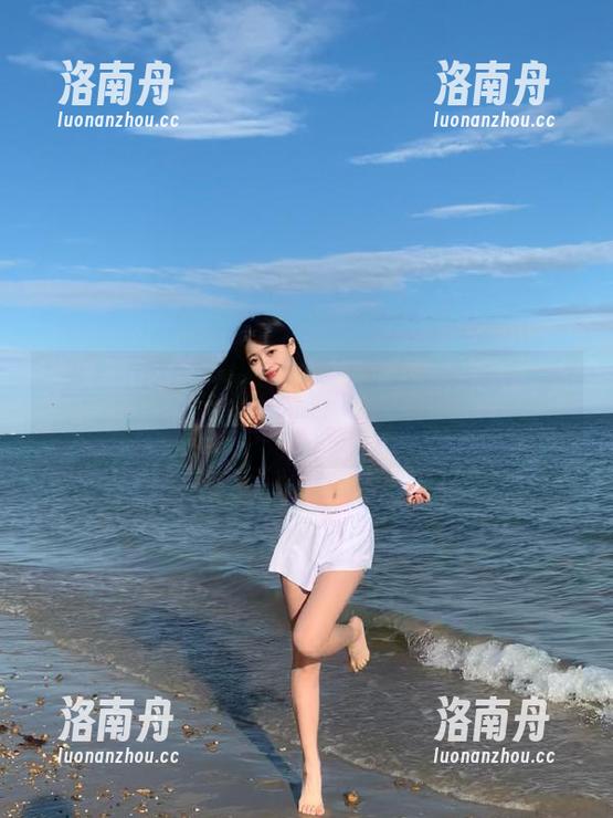 花漾show-小热巴 花漾show - 令人心动的小热巴泳衣写真合集,完美图包展现她的无限风采!