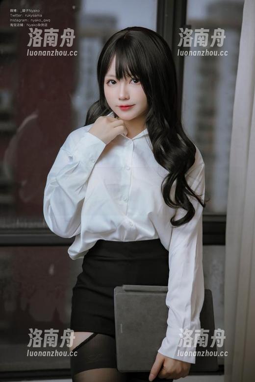 荒井喵喵倾情演绎，带你走进碧蓝航线镇海的无圣光写真天地