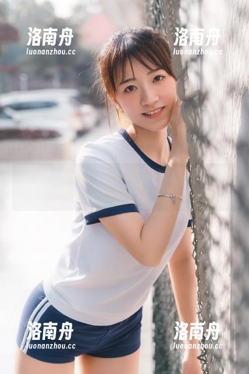 蜜桃社-Gina 蜜桃社 - 在Gina的连衣裙作品集中,感受每一款连衣裙背后的故事与情感